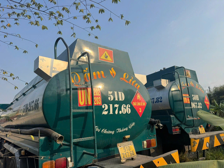 Tang vật làm xăng giả. (Ảnh: CACC)