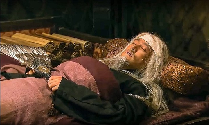 Gia Cát Lượng ngậm 7 hạt gạo trong miệng sau khi qua đời.