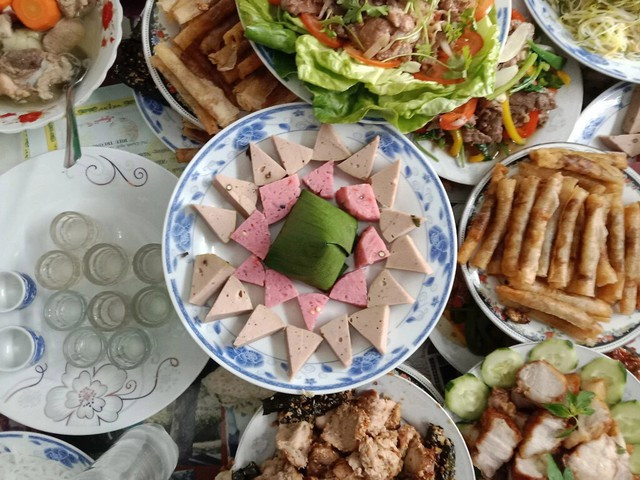 5 Dấu hiệu nhận biết giò chả có hàn the để bảo vệ sức khỏe gia đình Tết 2026 - Ảnh 1.