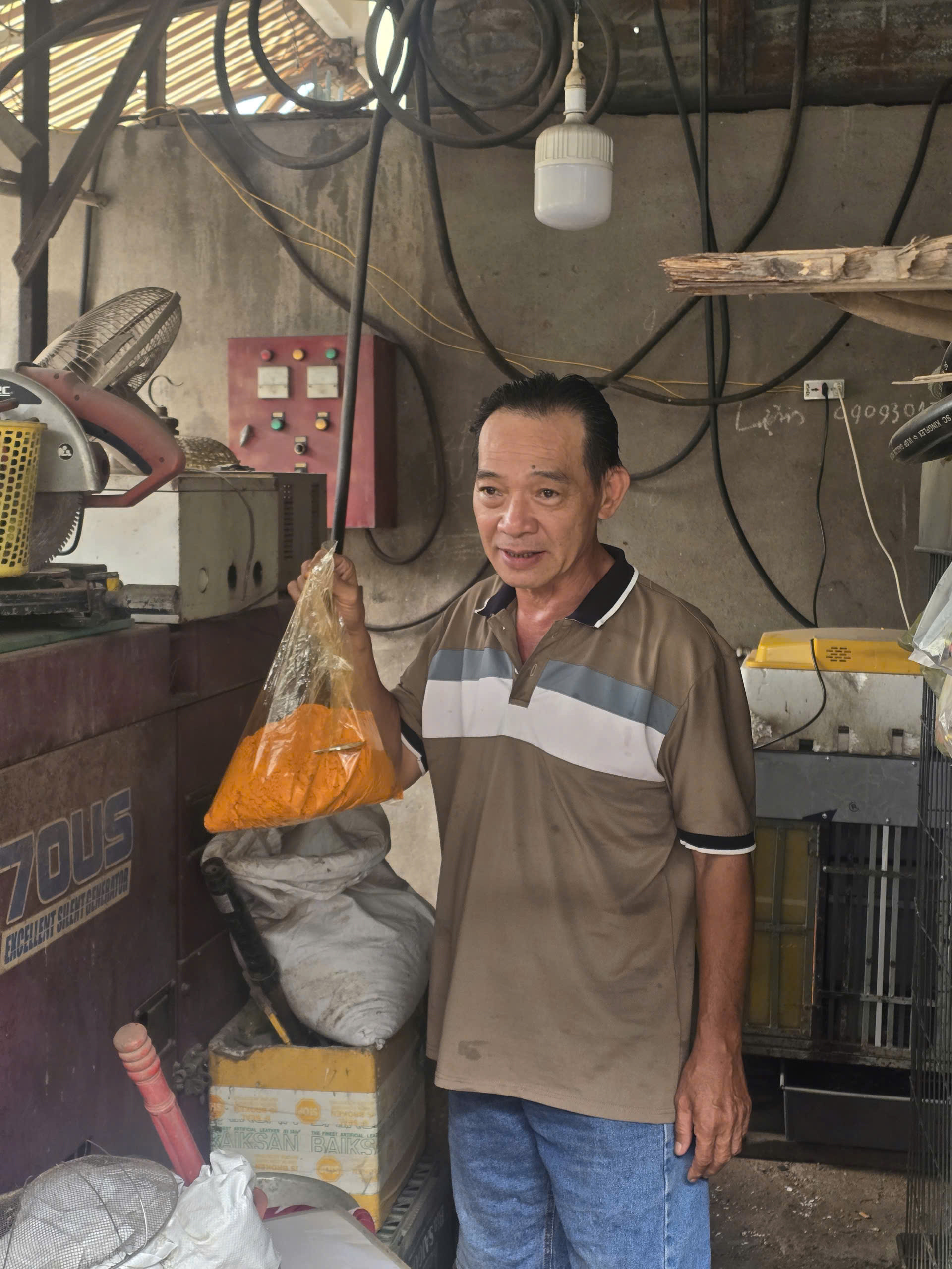 Công an TPHCM bắt ông trùm đường dây xăng giả A95 - Ảnh 2.