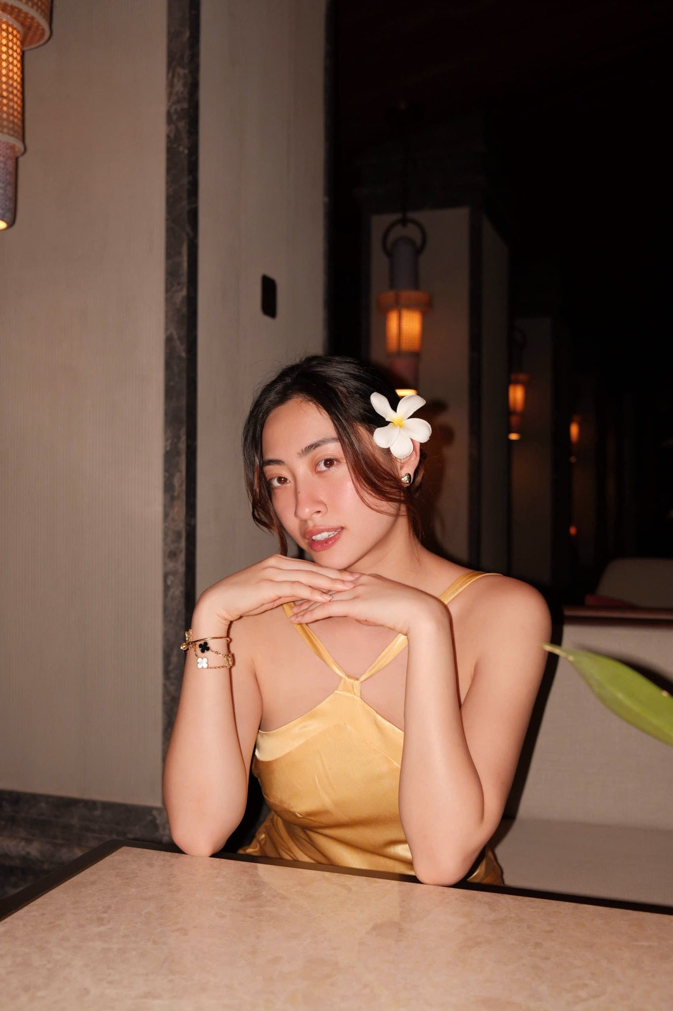 Lương thùy Linh khoe lưng trần quyến rũ đầy gợi cảm tại Phú Quốc 2026 - Ảnh 5.