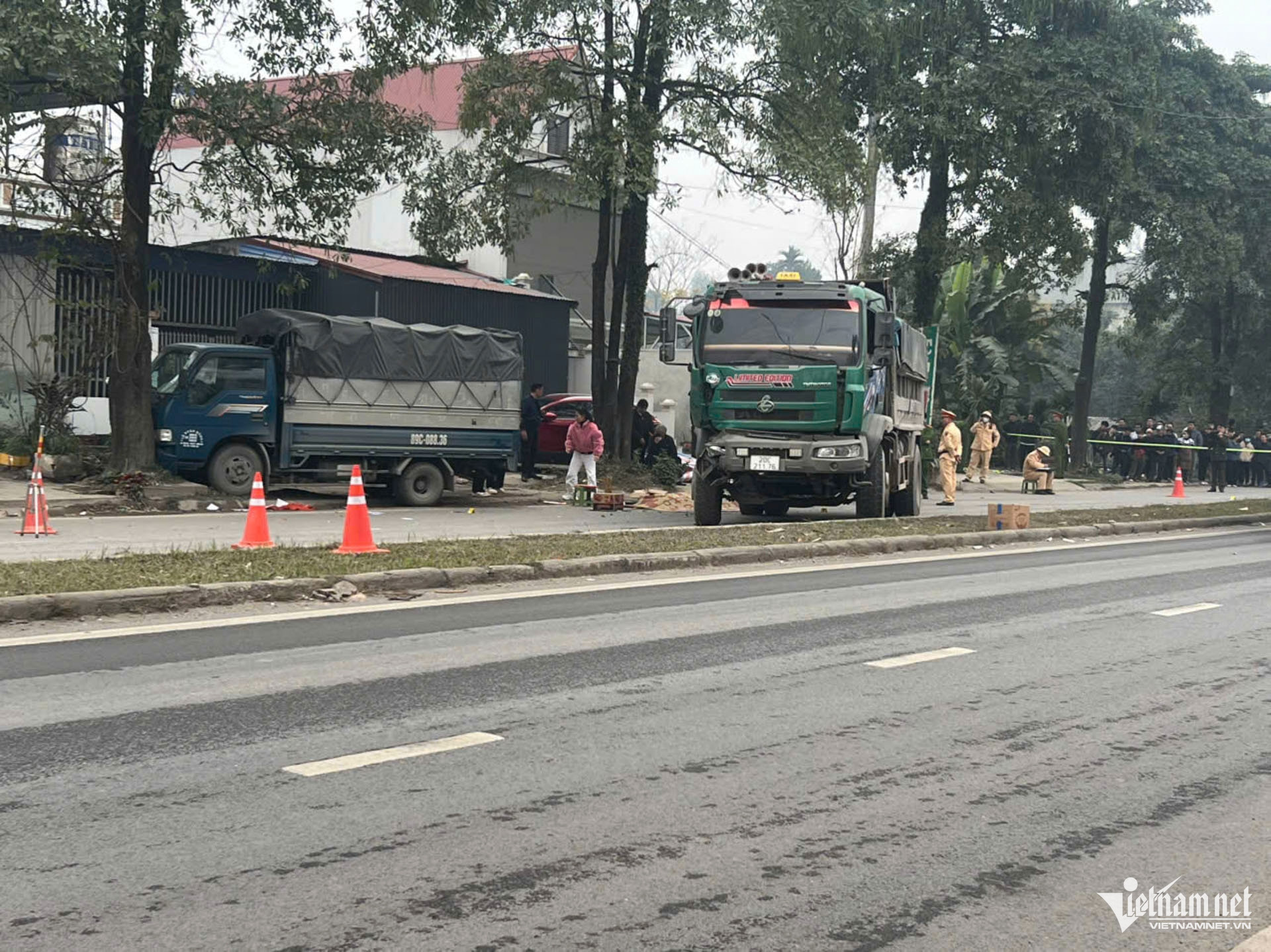 Một cán bộ CSGT tử vong trong vụ 2 xe tải va chạm ở Thái Nguyên插图1 W-tai nạn thái nguyên_8.JPG.jpg