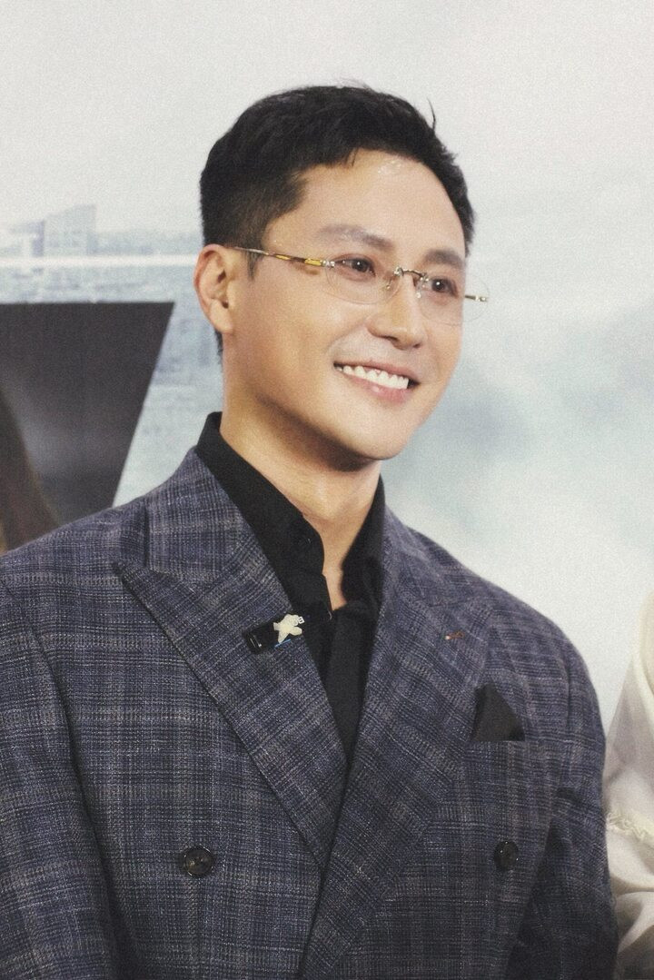 Nam chính đang gây tranh luận trong phim giờ vàng trên VTV là ai? - Ảnh 3.