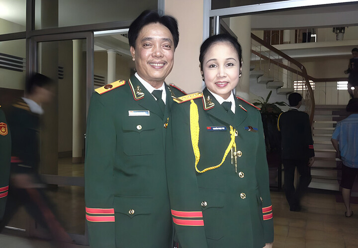 NSND Ngọc Thư và chồng - NSƯT Minh Tuấn đều là nghệ sĩ của quân đội.