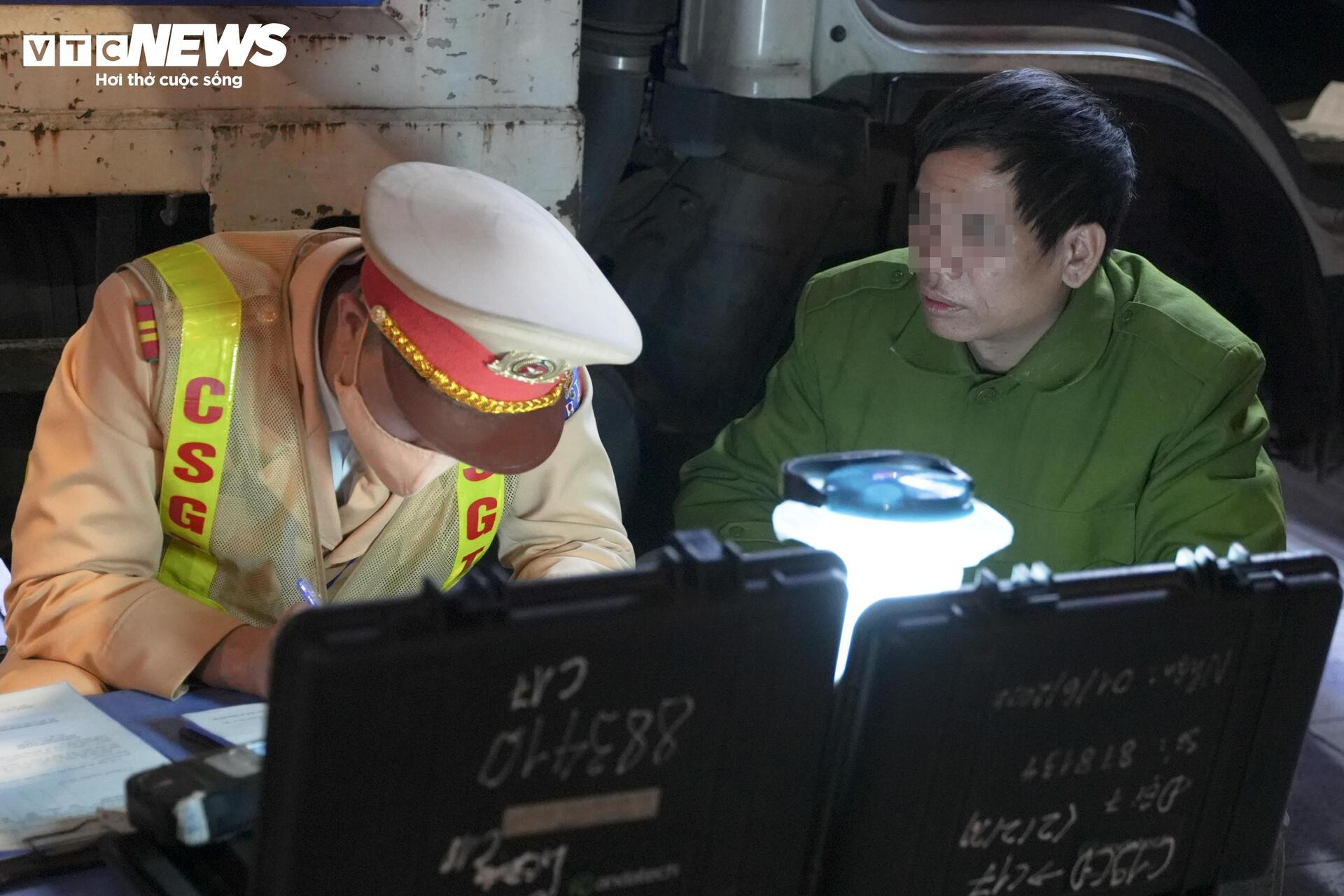 Tài xế bị phạt đến 8 triệu đồng sau khi uống rượu mừng sinh nhật cháu gái插图10 Tài xế bị phạt đến 8 triệu đồng sau khi uống rượu mừng sinh nhật cháu gái - 11