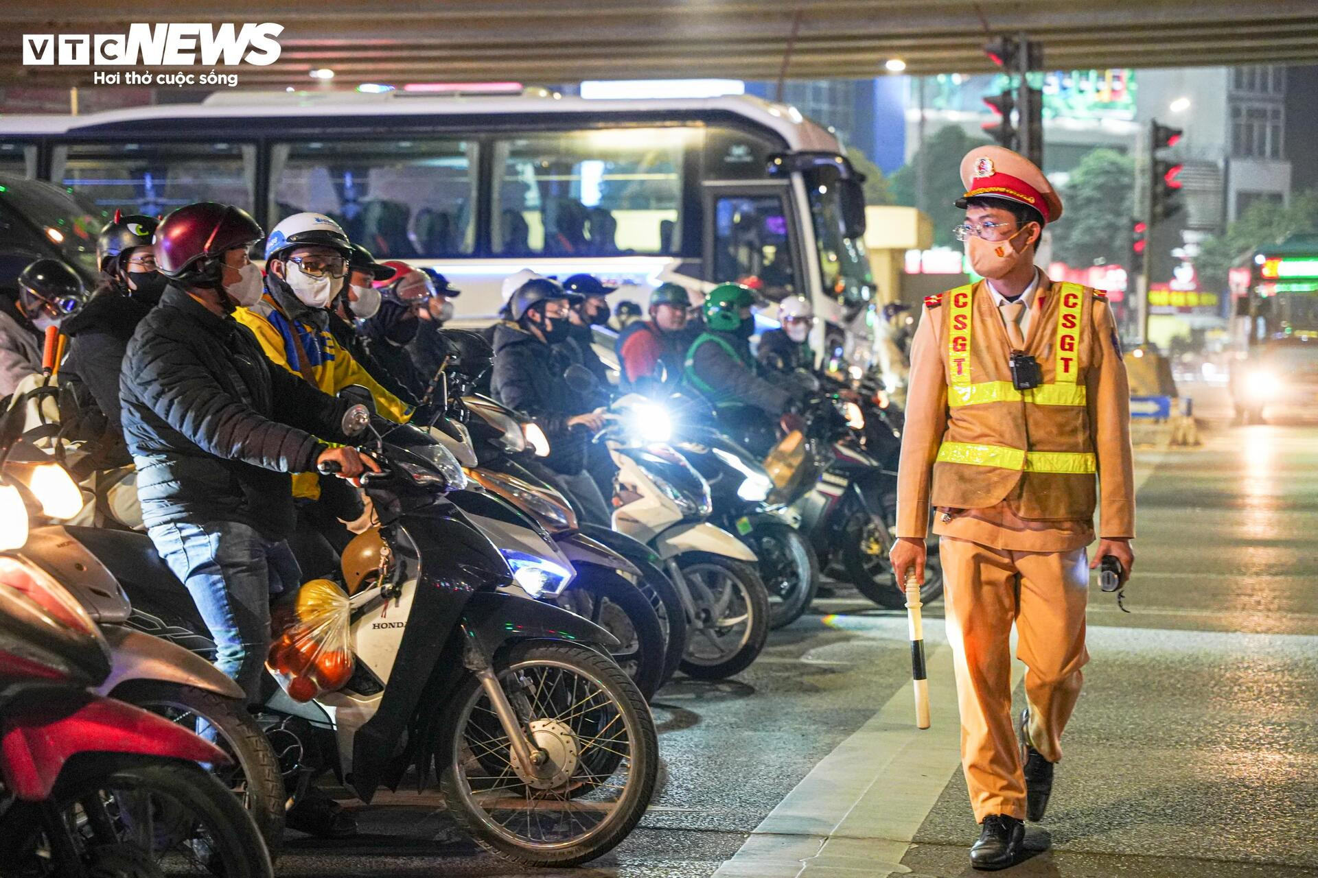 Tài xế bị phạt đến 8 triệu đồng sau khi uống rượu mừng sinh nhật cháu gái插图 Tài xế bị phạt đến 8 triệu đồng sau khi uống rượu mừng sinh nhật cháu gái - 1