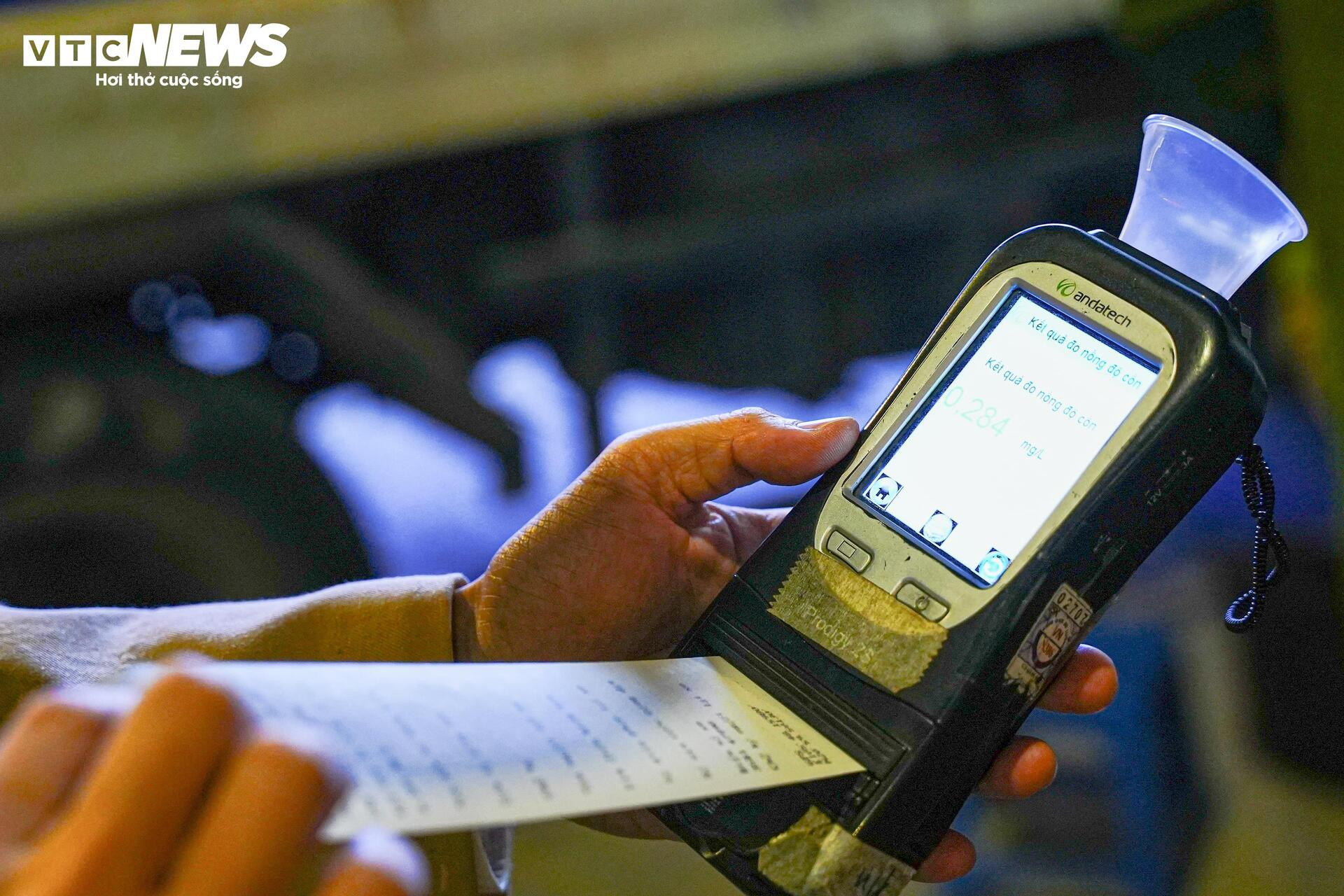 Tài xế bị phạt đến 8 triệu đồng sau khi uống rượu mừng sinh nhật cháu gái - 10