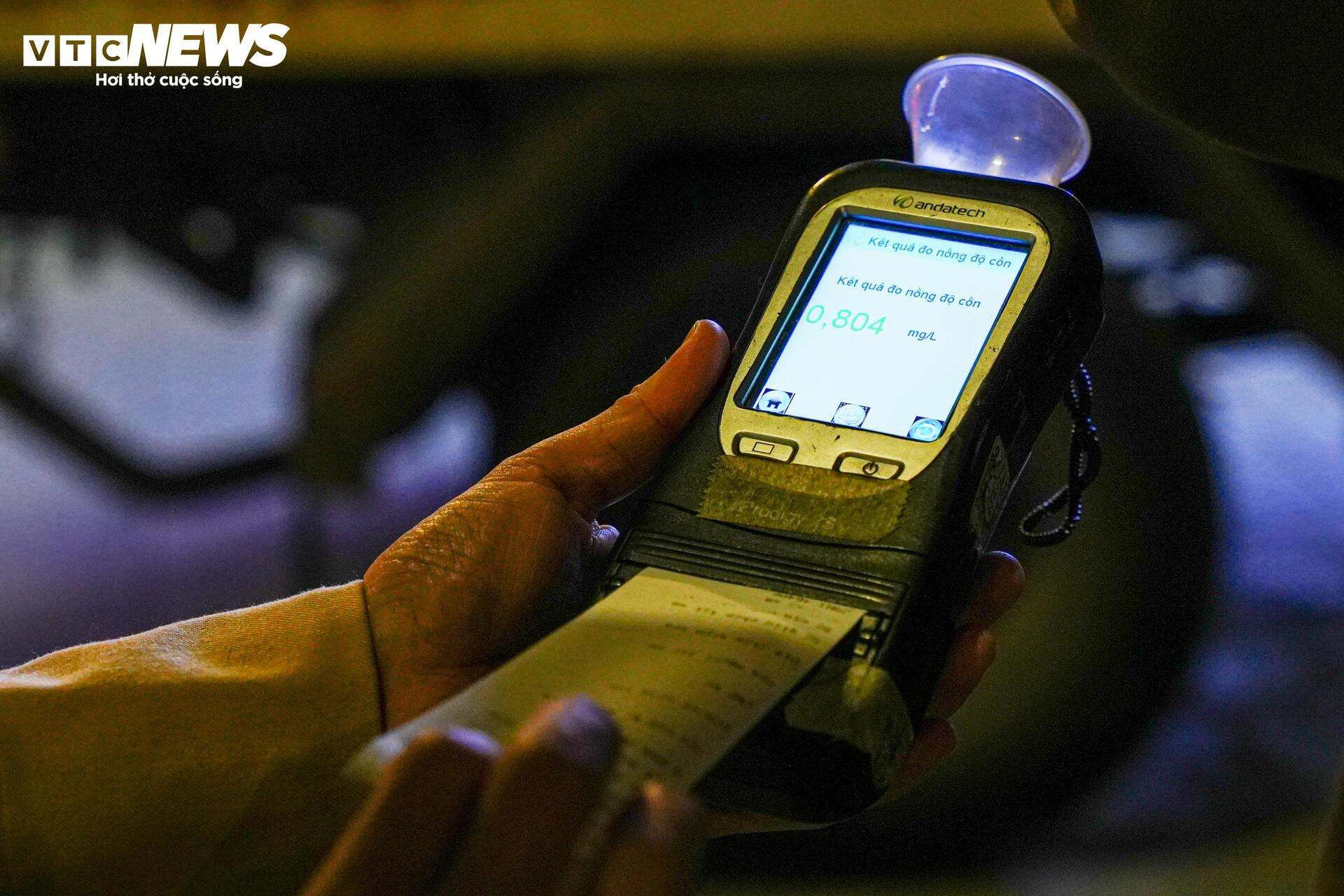 Tài xế bị phạt đến 8 triệu đồng sau khi uống rượu mừng sinh nhật cháu gái - 6