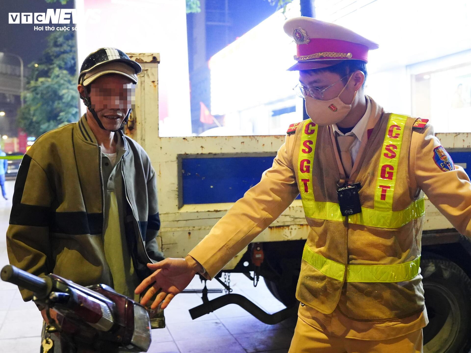 Tài xế bị phạt đến 8 triệu đồng sau khi uống rượu mừng sinh nhật cháu gái插图4 Tài xế bị phạt đến 8 triệu đồng sau khi uống rượu mừng sinh nhật cháu gái - 5