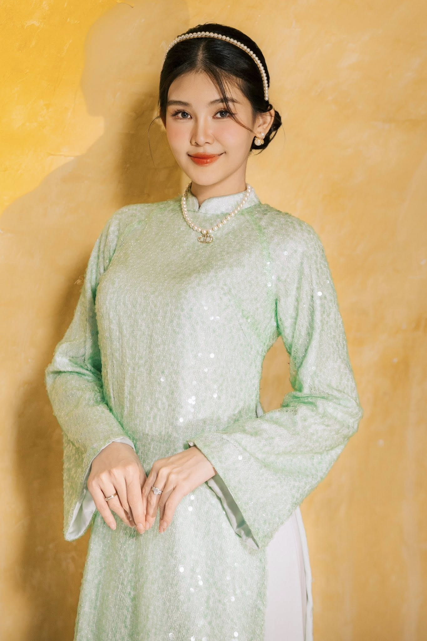 Vợ chồng Hoa hậu Lê Âu Ngân Anh đưa con trai đi chơi Tết sớm - Ảnh 4.