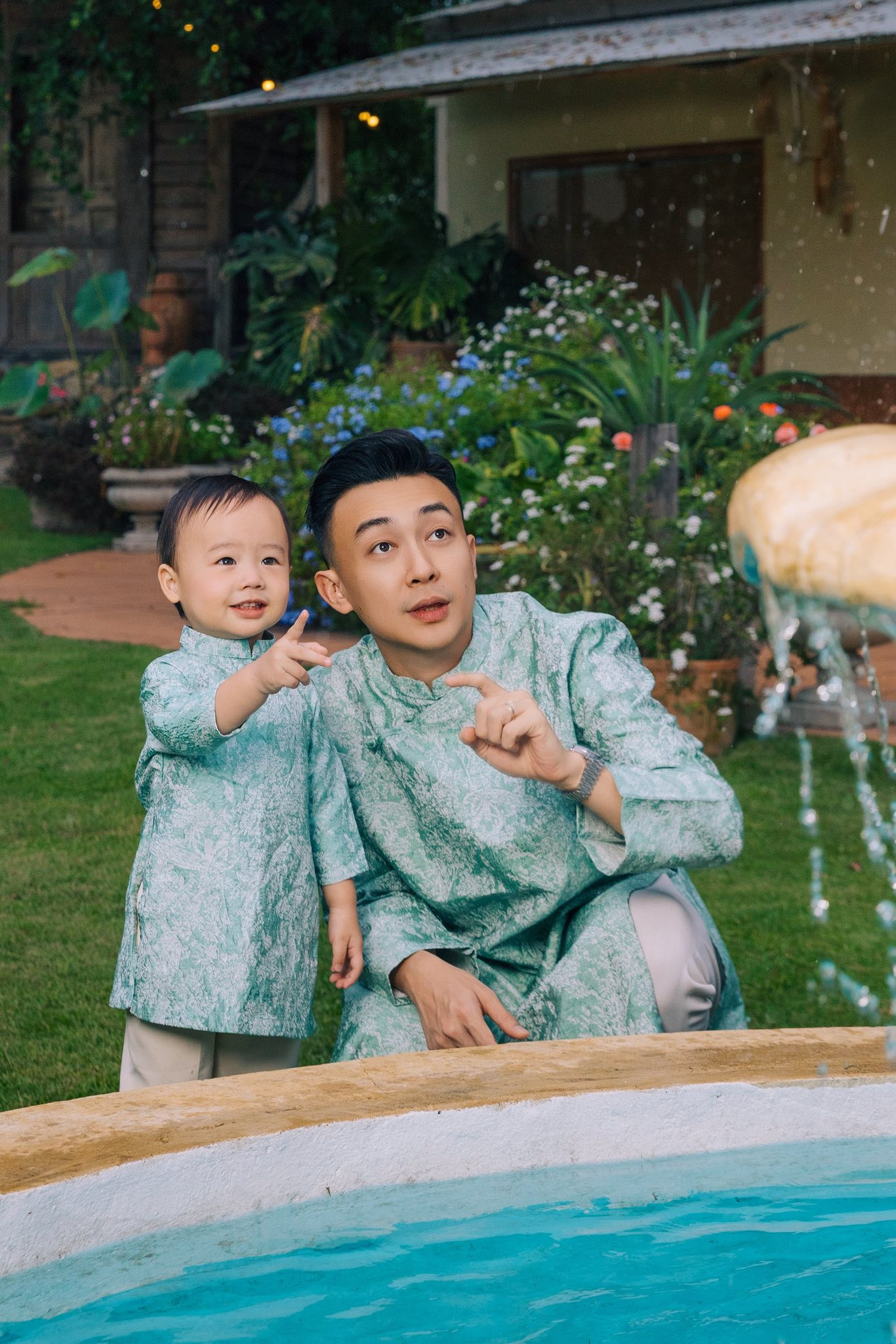 Vợ chồng Hoa hậu Lê Âu Ngân Anh đưa con trai đi chơi Tết sớm - Ảnh 3.