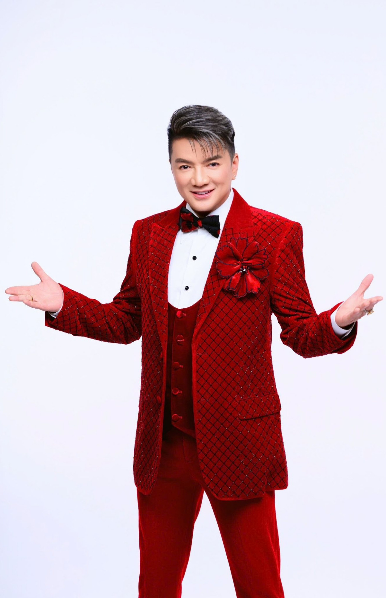 Ca sĩ Đàm Vĩnh Hưng tìm bình yên sau biến cố, mở quán bán cà phê ở tuổi 55插图 batch 615287571 3499338956909220.png