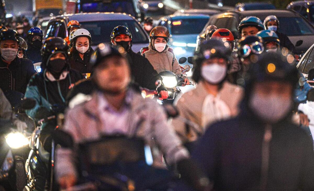 Người dân ‘tay xách nách mang’ về quê đón Tết, cửa ngõ Thủ đô ùn tắc插图10