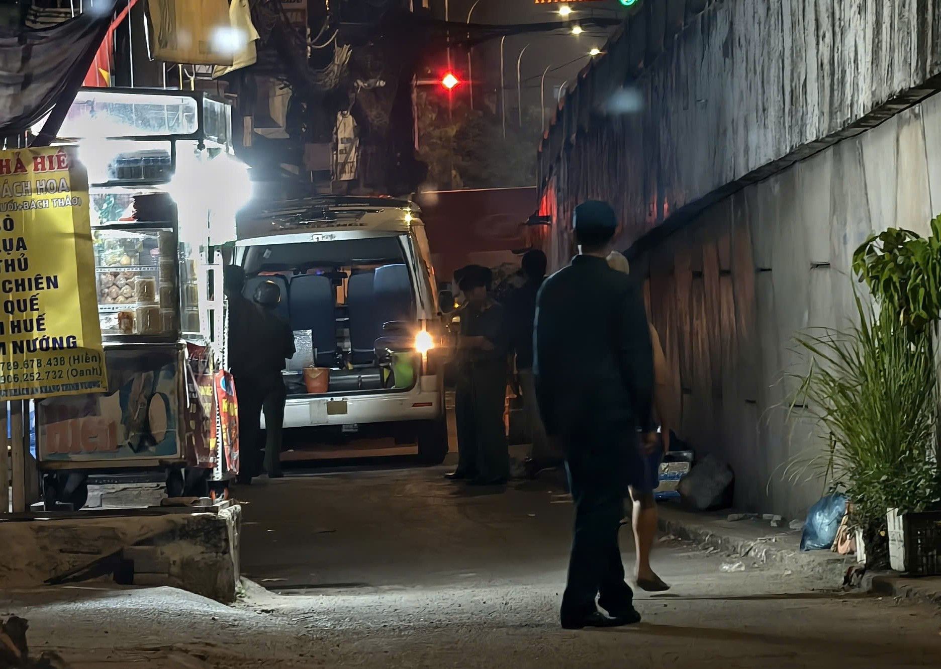 Cháy nhà hai tầng trong hẻm nhỏ ở TPHCM, ba mẹ con tử vong插图1 z7502244872241_eac8ddab69fe5826fe00d355557aff06.jpg