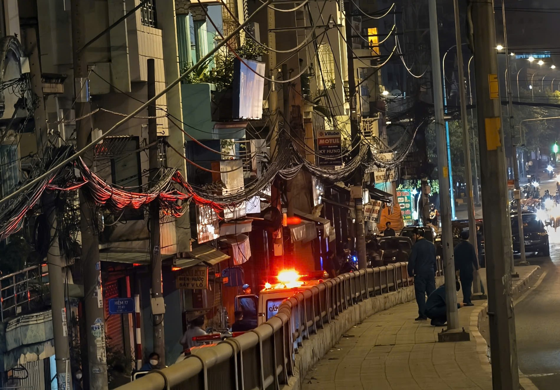 Cháy nhà hai tầng trong hẻm nhỏ ở TPHCM, ba mẹ con tử vong插图2 z7502244867399_b2097c460f83c7901c5022b7d0bd5217.jpg