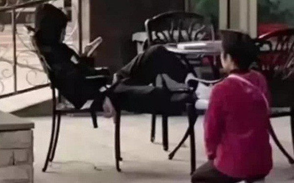 Con trai bất hiếu với mẹ già vì tủ giày đặt sai chỗ: Bi kịch không thể hàn gắn - Ảnh 2.