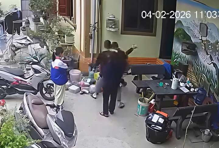 N.X.T. tát cháu N.N.B. (Ảnh: Cắt từ clip).