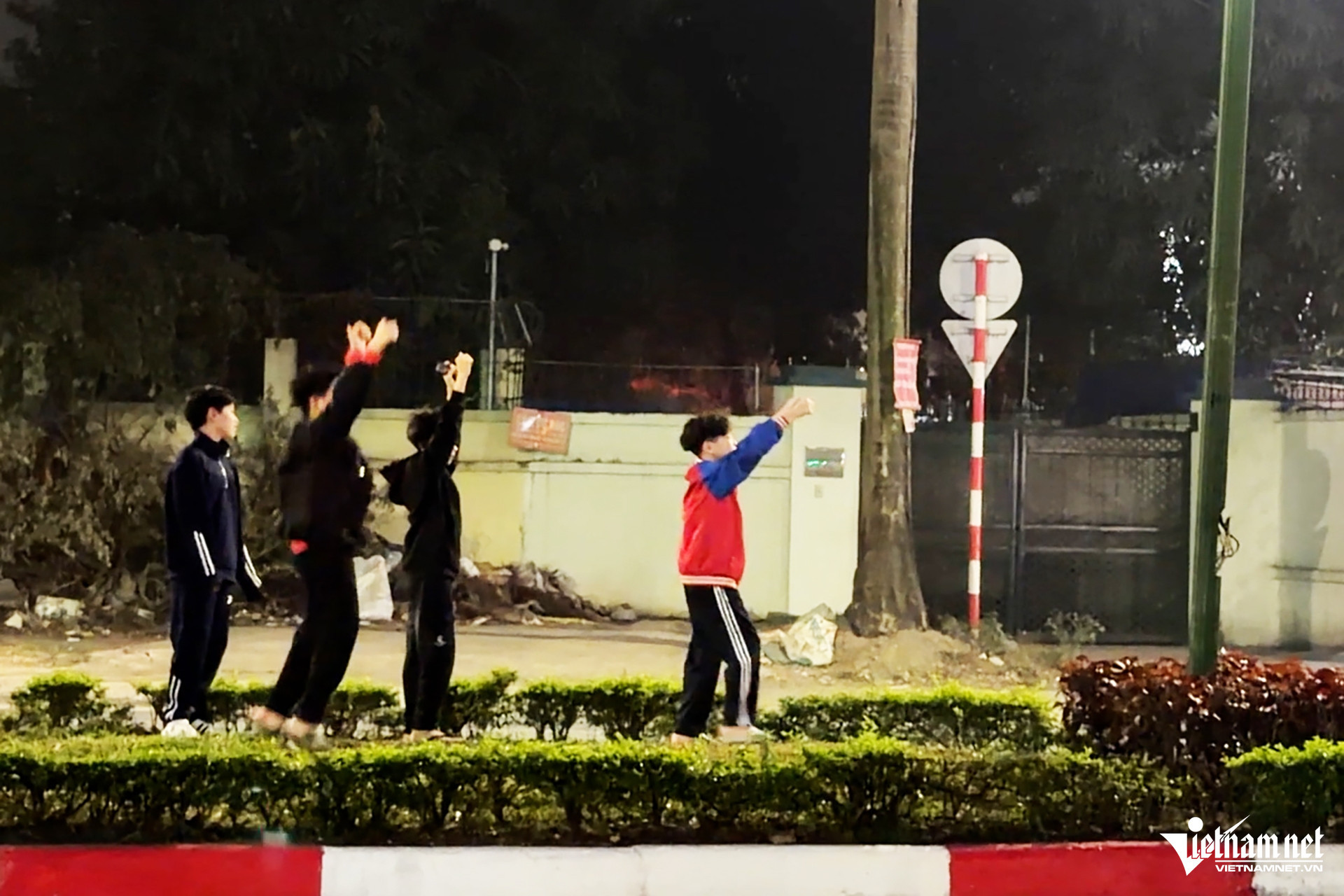 W-ngay mua xe tai.00_00_10_21.Still003.jpg