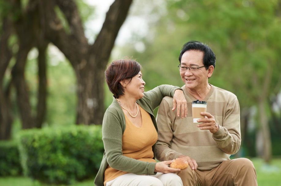 Thuê 4 người giúp việc trong nửa năm, vợ chồng tôi nhận ra lương hưu cao không mua được bình yên - Ảnh 1.