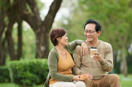 Thuê 4 người giúp việc trong nửa năm, vợ chồng tôi nhận ra lương hưu cao không mua được bình yên - Ảnh 1.