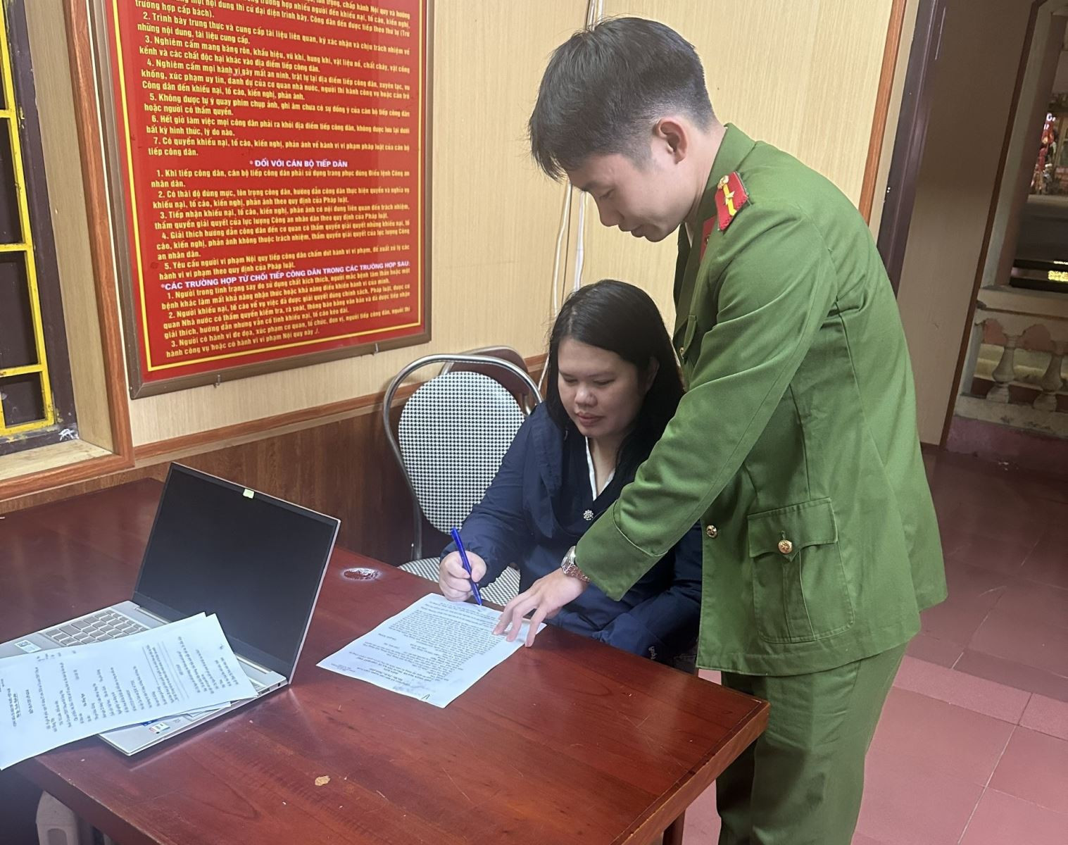 Hình ảnh đối tượng tại Văn phòng Cơ quan CSĐT Công an tỉnh Hưng Yên.jpg