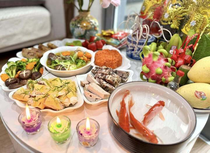 Cá chép gắn liền với lễ cúng ông Công ông Táo. (Ảnh: Nguyễn Yến)