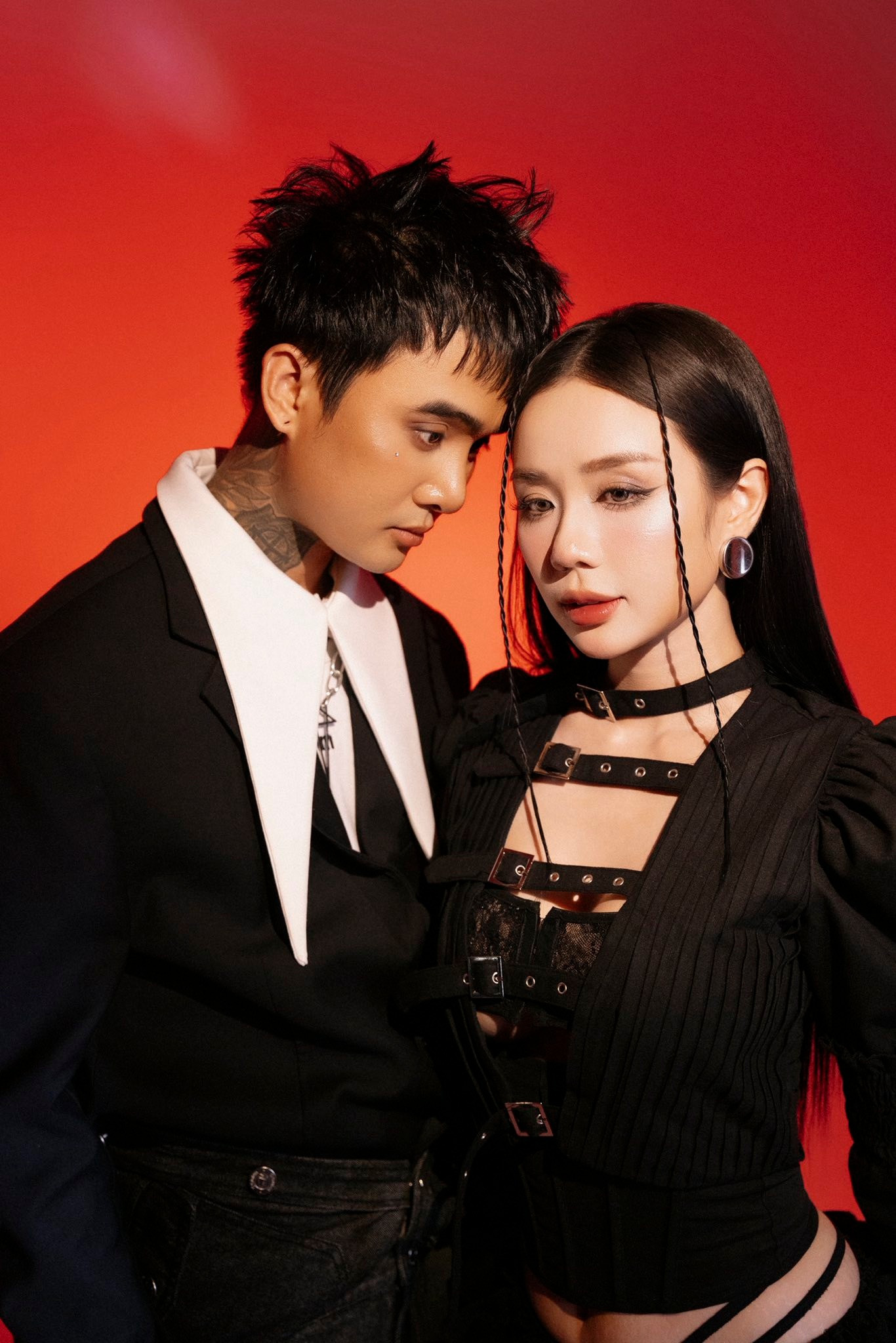 Mẹ đơn thân 2 con riêng lấy ca sĩ Việt đình đám: 