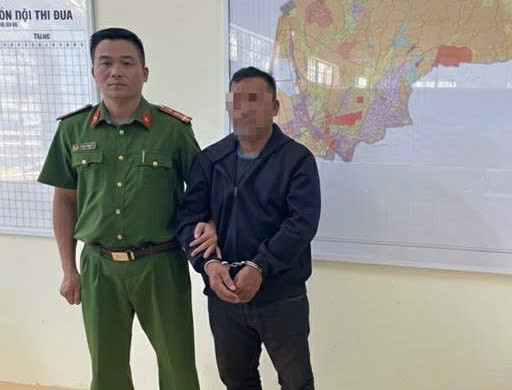 Vợ không cho mua thêm rượu, người đàn ông tạt xăng đốt vợ và cháu插图 - Ảnh 1.