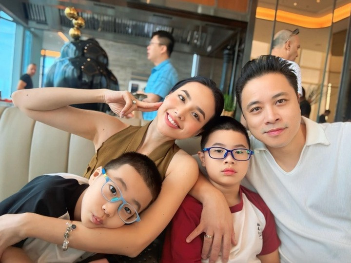 Cuộc sống bên 'đạo diễn trăm tỷ' của nữ diễn viên vừa đỗ cao học ở tuổi 42 - 4