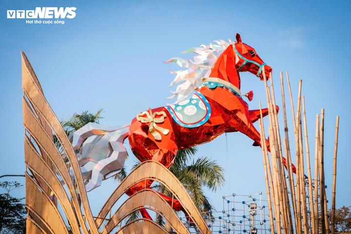 Tại công viên Hồ Sơn, phường Tuy Hòa, Đắk Lắk, linh vật