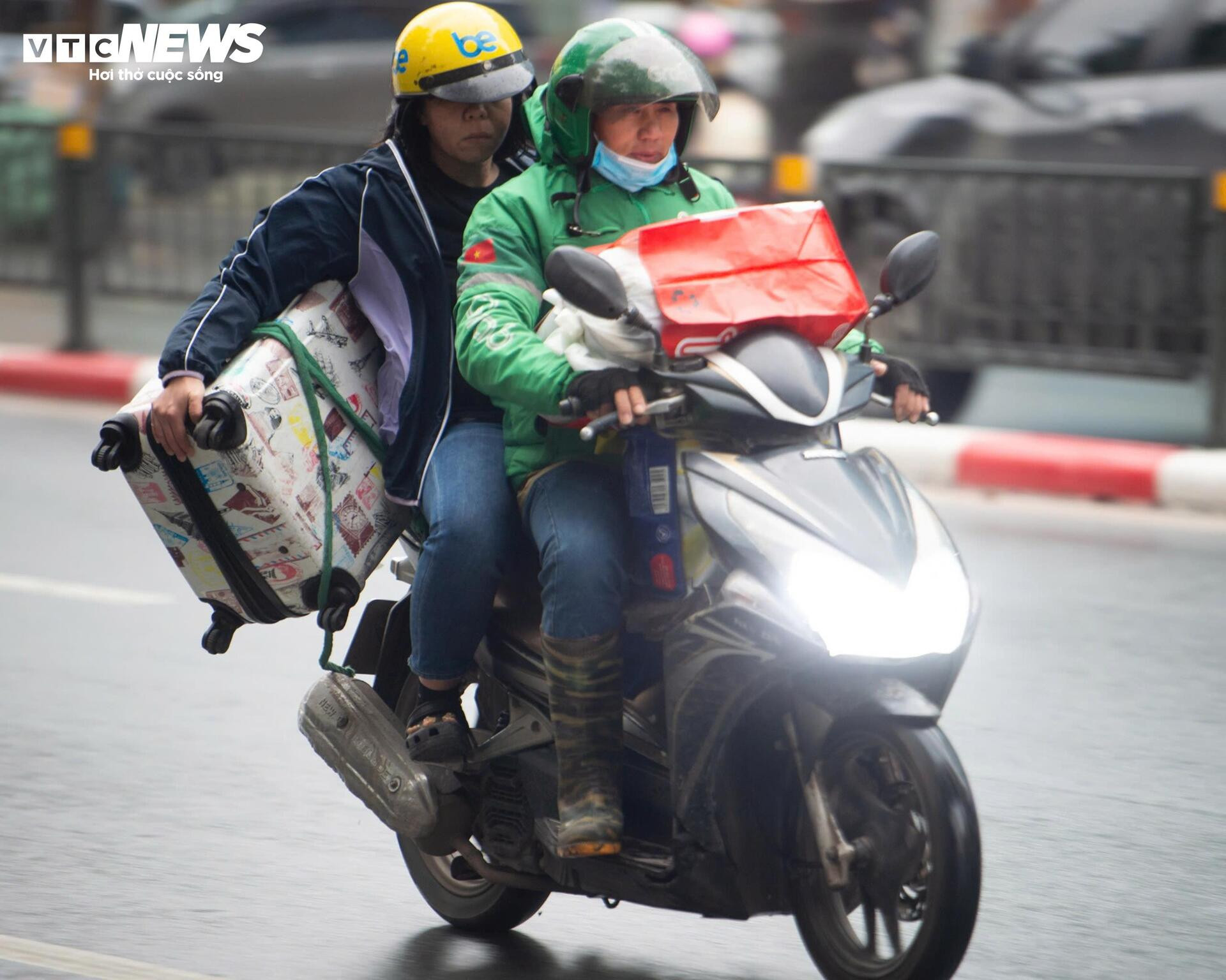 Người Hà Nội đổ ra đường sắm Tết, giao thông kẹt cứng từ sáng sớm - 15