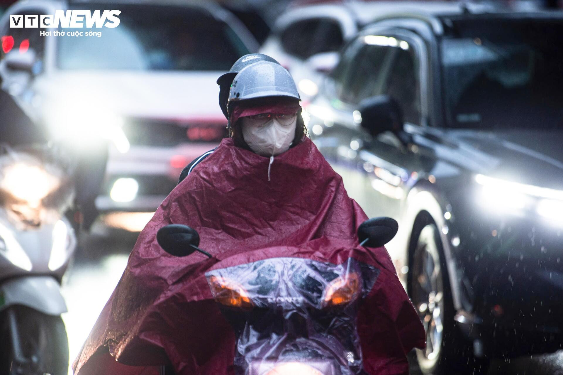 Người Hà Nội đổ ra đường sắm Tết, giao thông kẹt cứng từ sáng sớm - 13