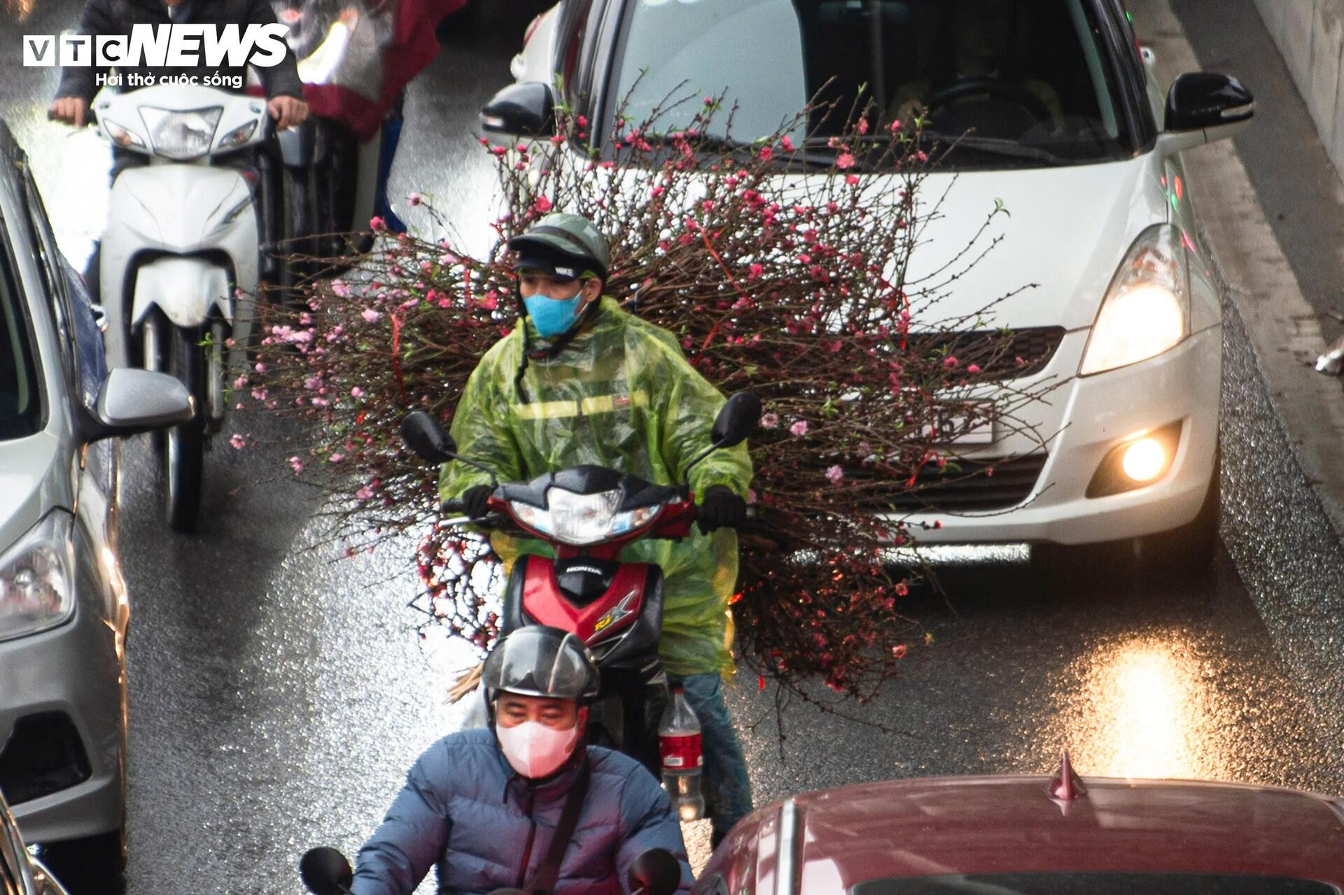 Người Hà Nội đổ ra đường sắm Tết, giao thông kẹt cứng từ sáng sớm - 11