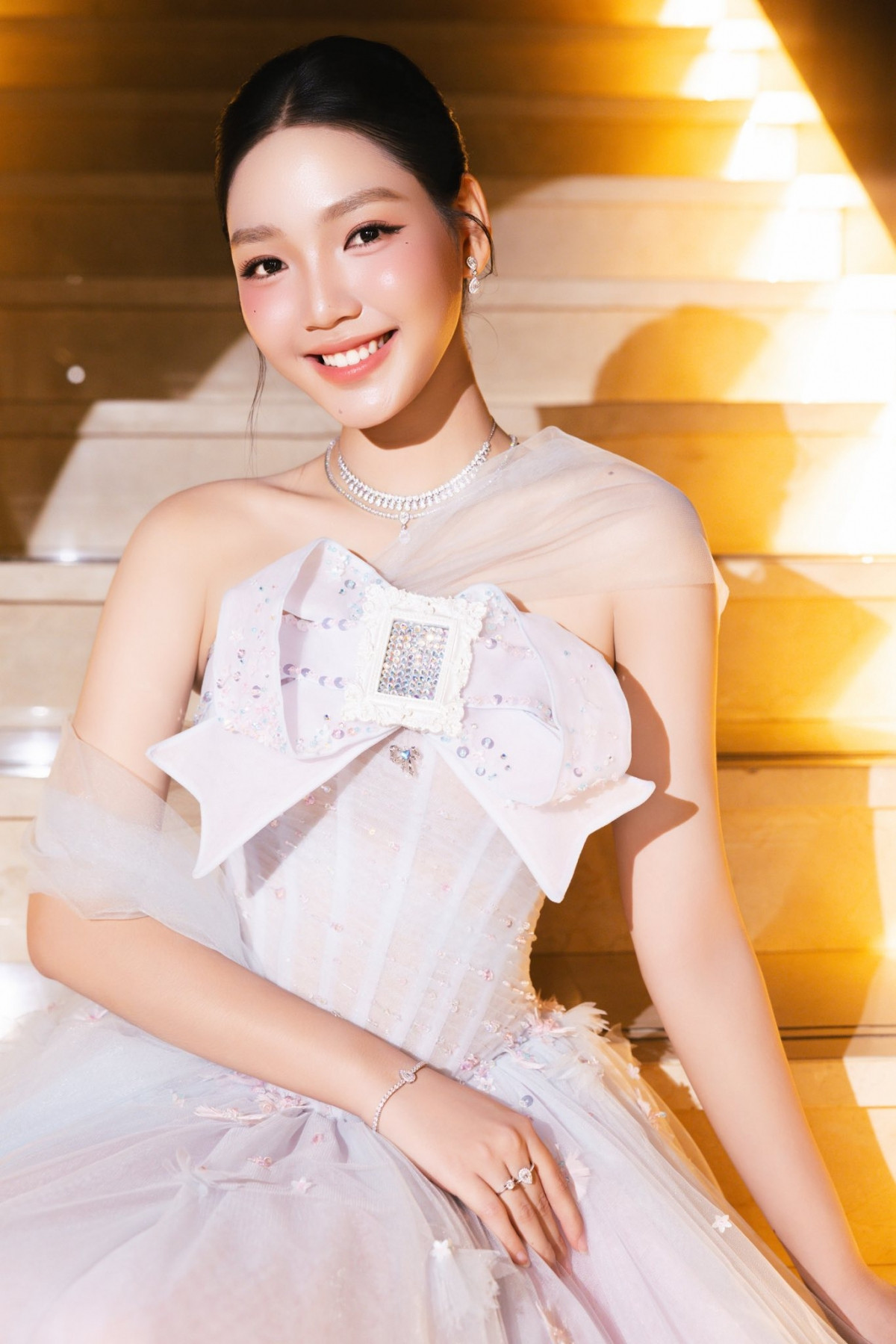 nhan sac nu chinh trong phim tet nha ba toi mot phong cua truong giang hinh anh 5