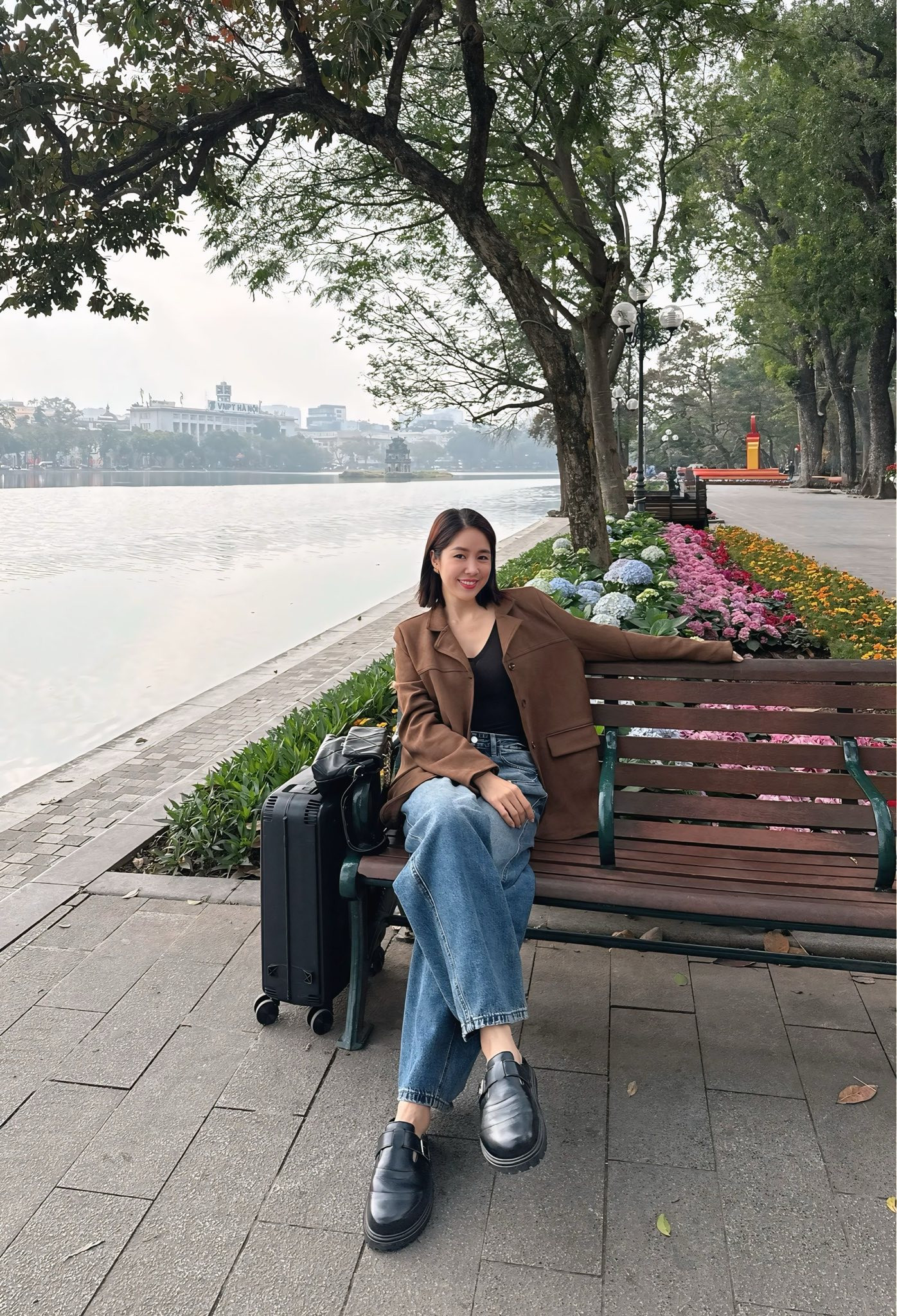 vo chong le phuong tan huong khong khi tet som o ha noi 8e42c269b3f6480eb91bd57b7da5d470 543.jpg