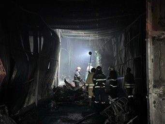 Khống chế biển lửa tại cơ sở phế liệu phường Bồ Đề Hà Nội 2026 - Ảnh 2.