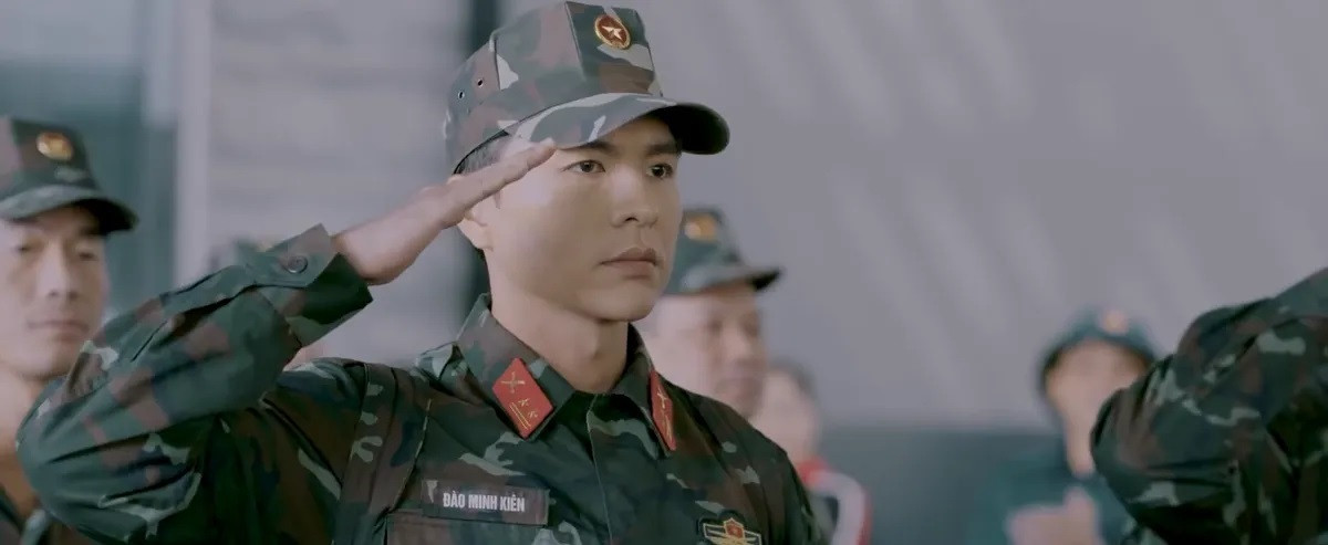 Steven Nguyễn - Trung úy Quang 'Mưa đỏ' và hành trình từ 'diễn dở nhất lớp' đến các vai diễn đỉnh cao - Ảnh 1.