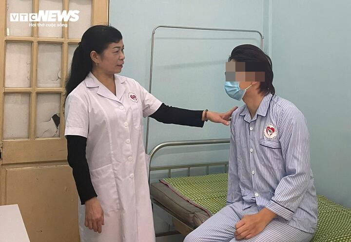 Người bệnh rối loạn lo âu được bác sĩ hướng dẫn chăm sóc sức khoẻ. (Ảnh minh họa: Như Loan)