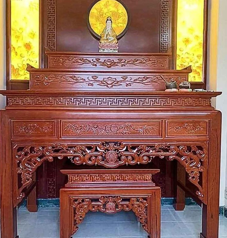 Đây mới là cách bài trí bàn thờ gia tiên 3 cấp mang lại phúc lộc và bình an - Ảnh 2.