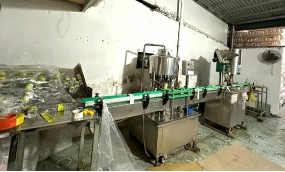 Khởi tố đối tượng sản xuất giấm ăn giả với số lượng lớn tại Ninh Bình插图2 khoi to doi tuong san xuat giam an gia voi so luong lon tai ninh binh hinh anh 3