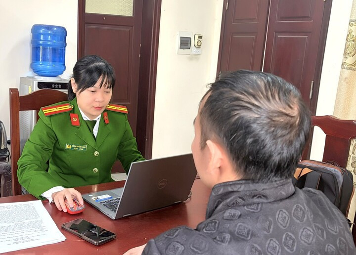 Chủ trang Facebook 'BEAT Từ Sơn' bị xử lý vì đăng tin sai sự thật插图 Lực lượng chức năng làm việc với P.V.T chủ trang Facebook “BEAT Từ Sơn”..jpg