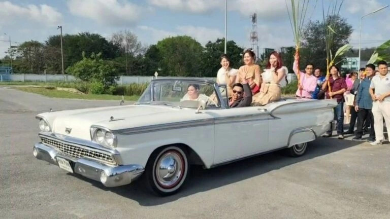 co dau lai xe mui tran, dem sinh le khung den cau hon chu re gay bao mang hinh anh 1