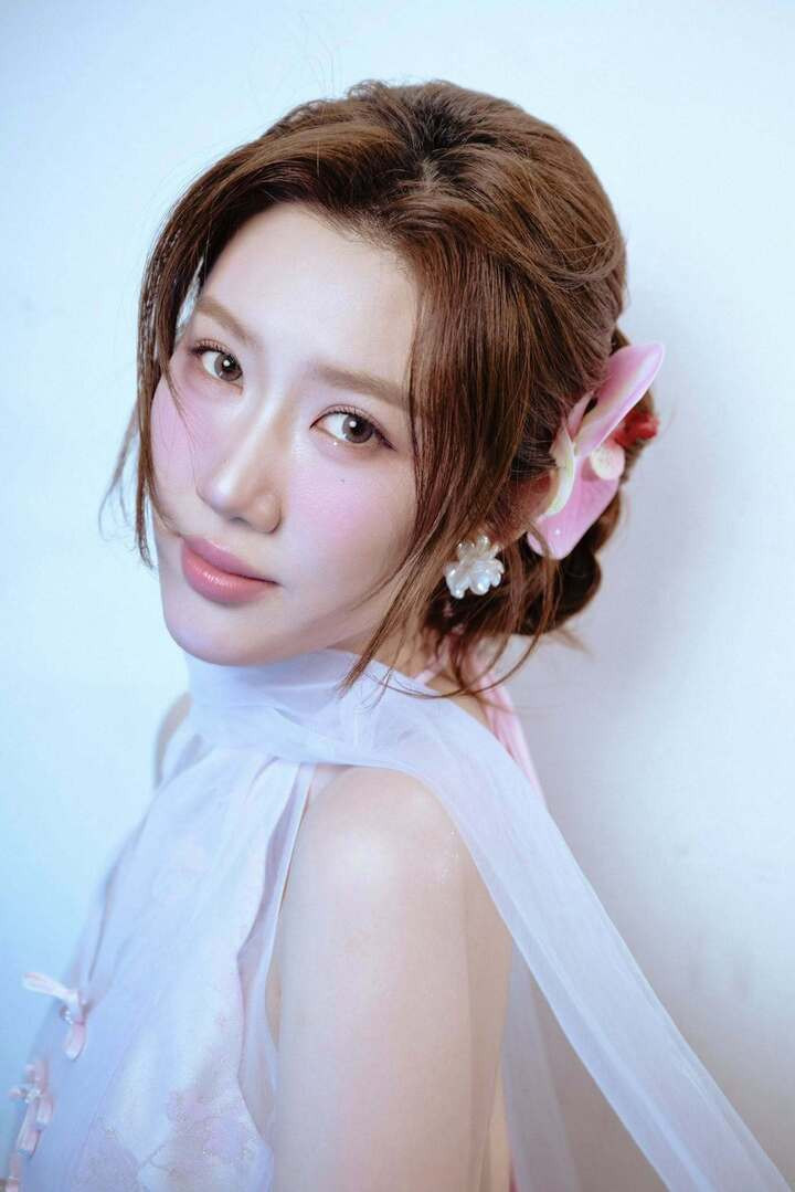 Mỹ nhân Việt từng 3 lần thi Hoa hậu, được đề cử gương mặt đẹp nhất thế giới 2026 - Ảnh 12.