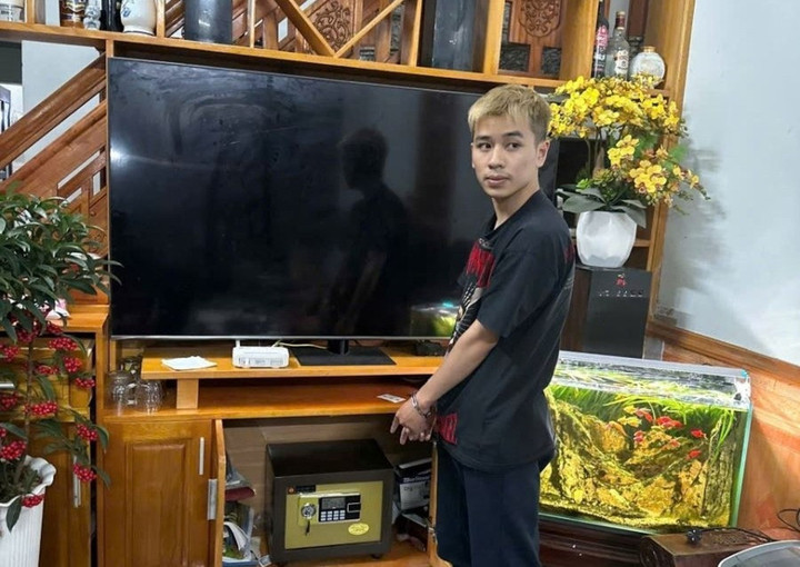 Thân Văn Nam tại hiện trường vụ trộm. (Ảnh: CACC)