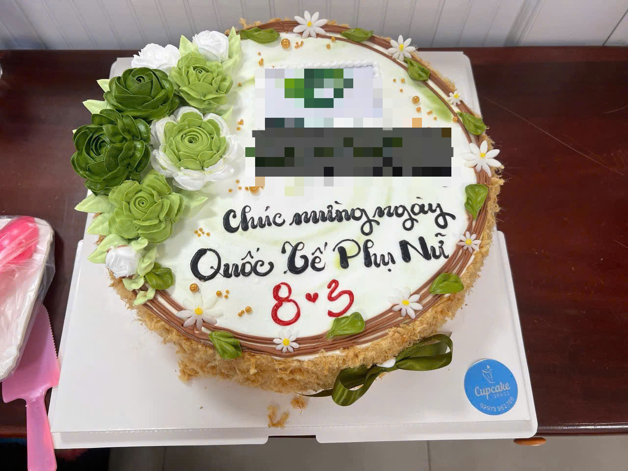 63 người nghi ngộ độc thực phẩm sau khi ăn bánh kem mừng ngày 8-3 - Ảnh 1.