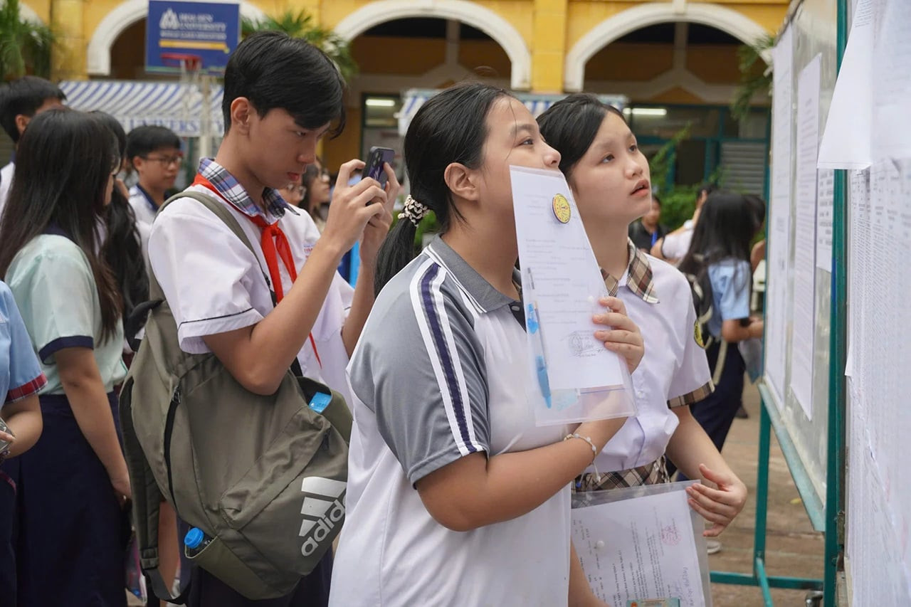 Bỏ điều kiện nơi thường trú khi thi vào lớp 10: Cởi trói hay tăng áp lực?插图 Ảnh nh họa: Vũ Hường