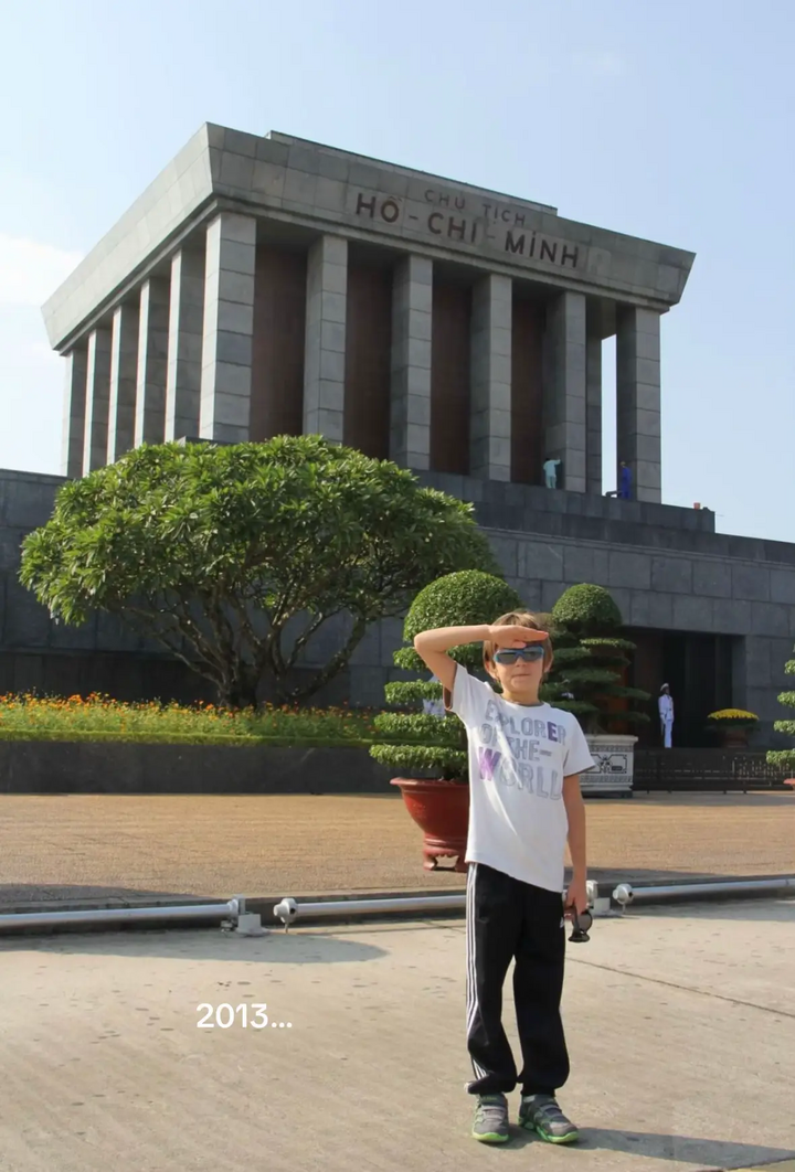 Chàng trai Pháp bày tỏ tình yêu Việt Nam bằng ảnh chụp ở Lăng Bác sau 13 năm - 1