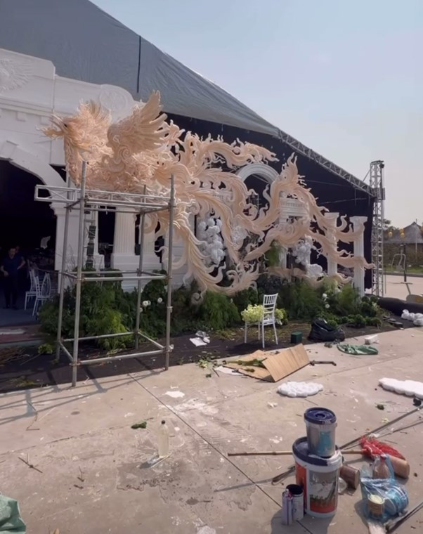 Rạp cưới quy mô nhất nhì làng bóng của cầu thủ Đức Huy và nữ MC nổi tiếng showbiz - Ảnh 2.