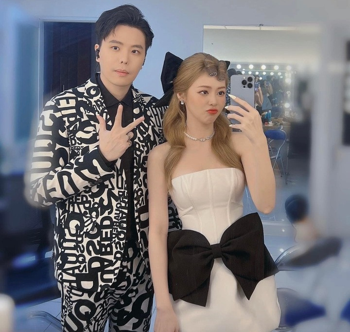 Năm 2019, cô rời nhóm LIME để đầu quân về công ty của Trịnh Thăng Bình. Trong thời gian hoạt động tại công ty, cặp đôi có thời gian hẹn hò kín tiếng. Tháng 11/2019, cả hai xác nhận chia tay nhưng cho biết vẫn duy trì mối quan hệ bạn bè và công việc.