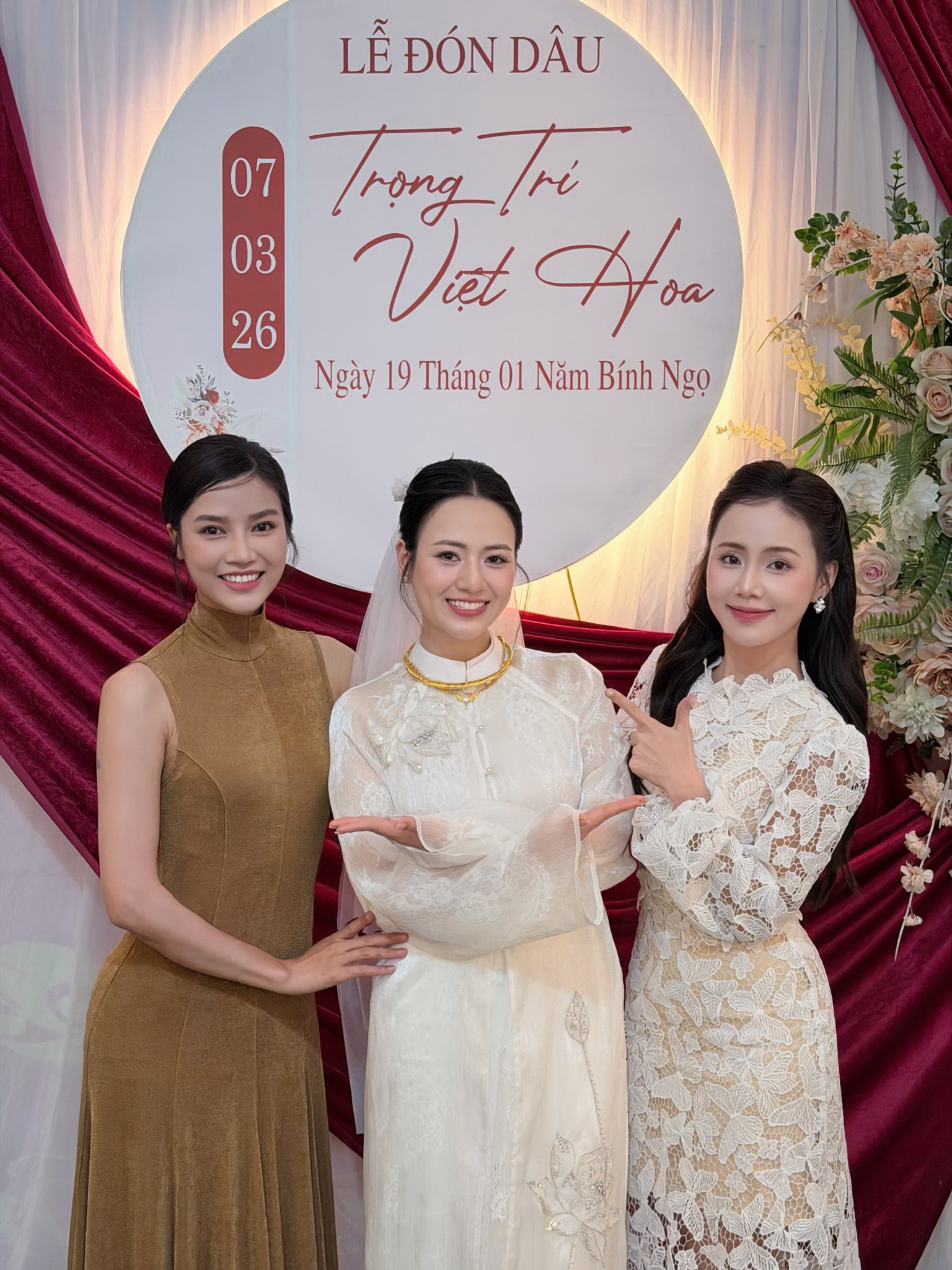 Việt Hoa xinh đẹp trong lễ ăn hỏi - Ảnh 2.